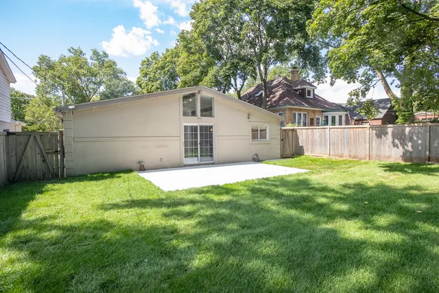 $3,750 | 523 Green Bay Road, Highland Park, IL 60035
