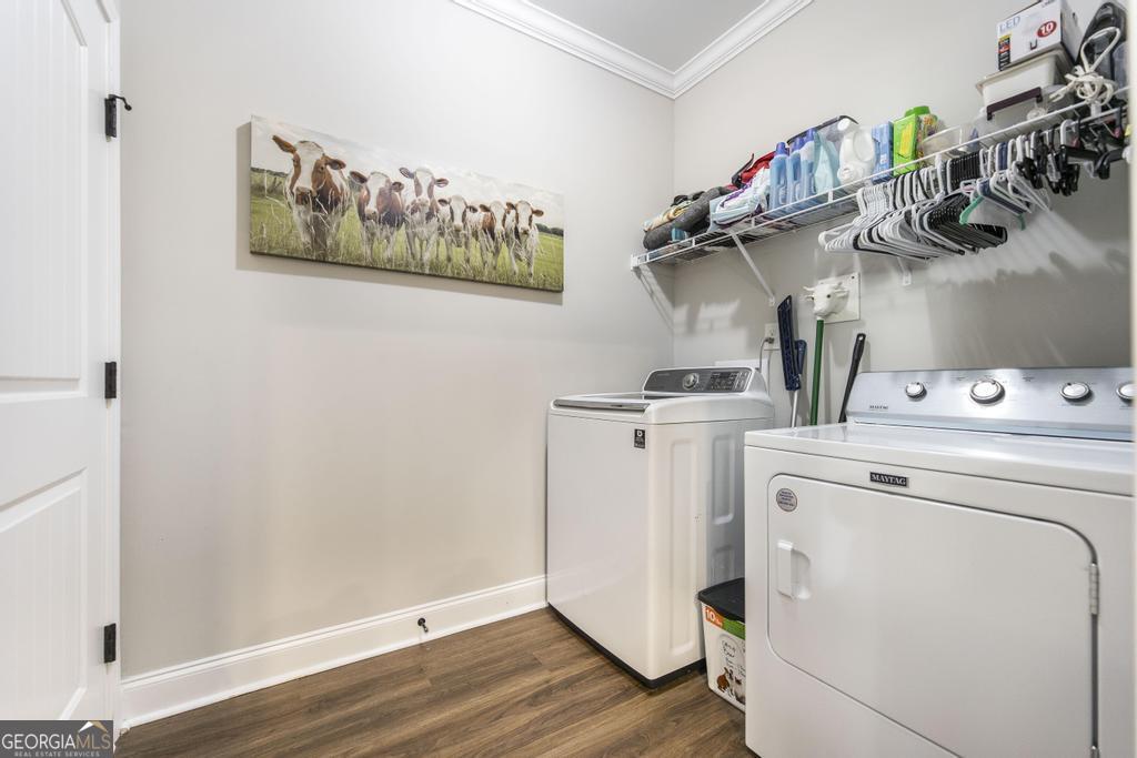 309 Charles Gray Boulevard Perry, GA 31069 - Photo 17 of 30 a utility room with dryer and washer
