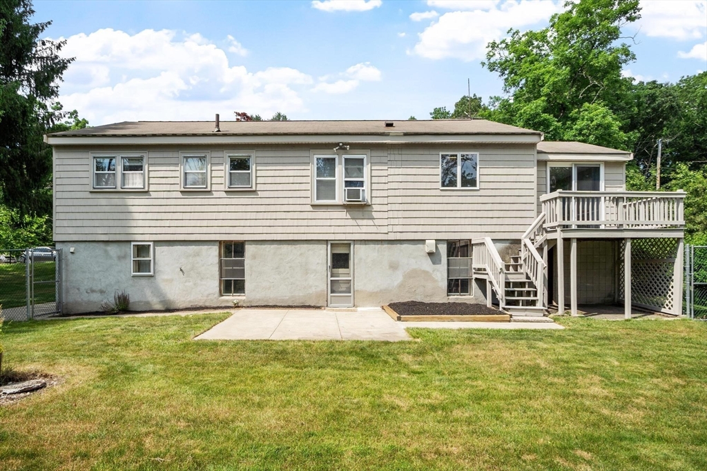 414 Grove Street Reading, MA 01867 - Photo 12 of 37