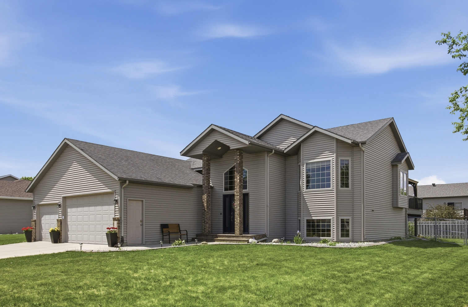 3507 Taylor Street South Fargo, ND 58104 - Photo 2 of 39