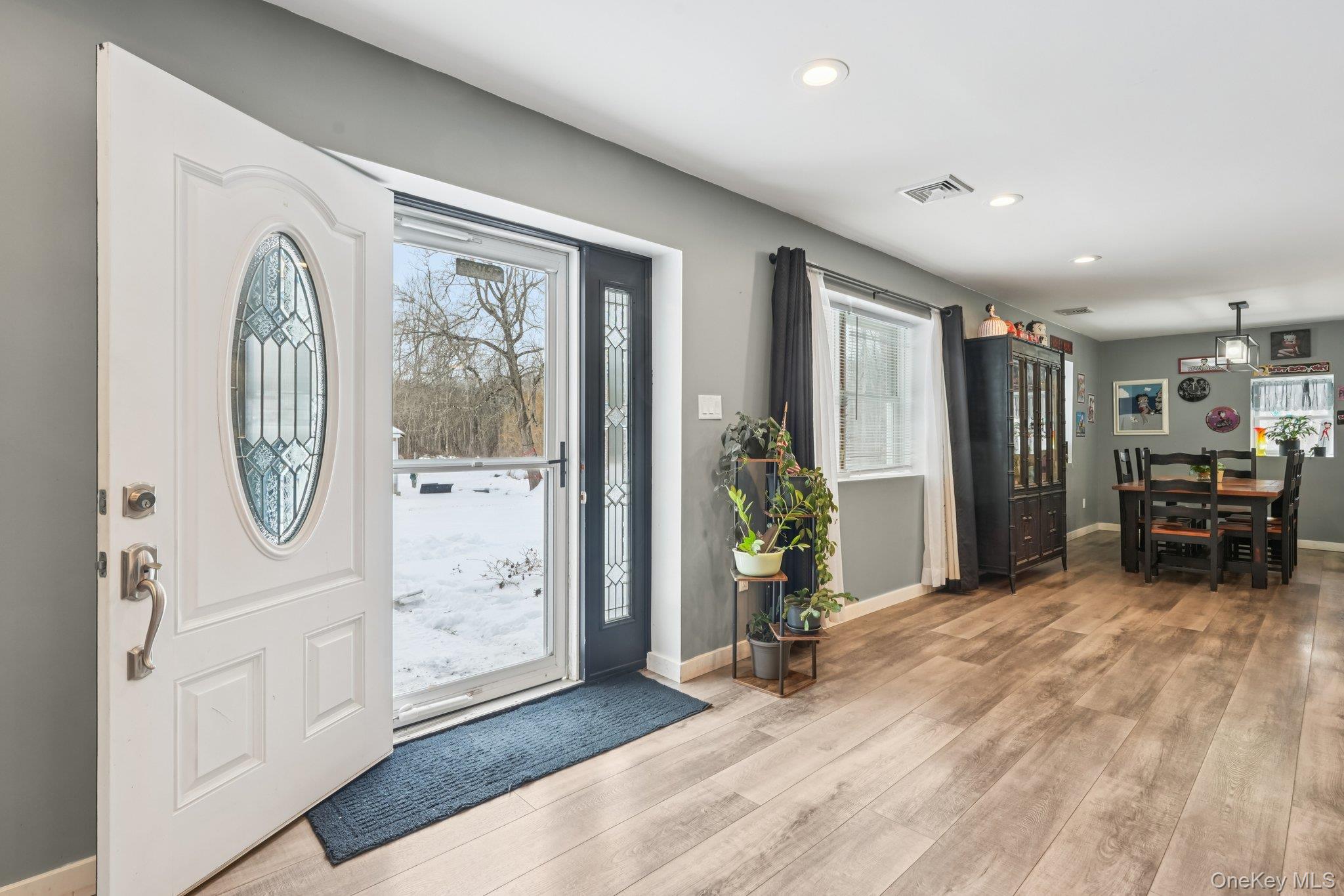 184 Quaker Street Wallkill, NY 12589 - Photo 2 of 35 a living room with furniture