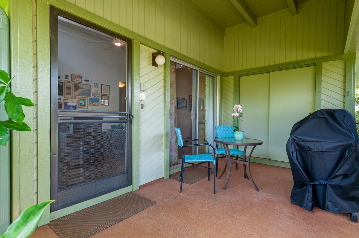 3880 Wyllie Road, Unit 1A Princeville, HI 96722 - Photo 15 of 22 a balcony with table and chairs