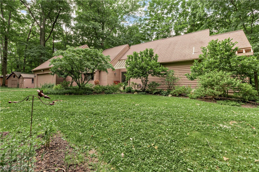 15490 Riddle Road Chagrin Falls, OH 44022 - Photo 4 of 47