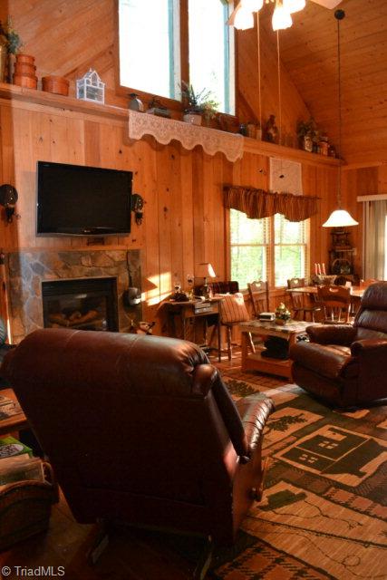 386 Hickory Hollow Road Purlear, NC 28665 - Photo 13 of 28 Great Room