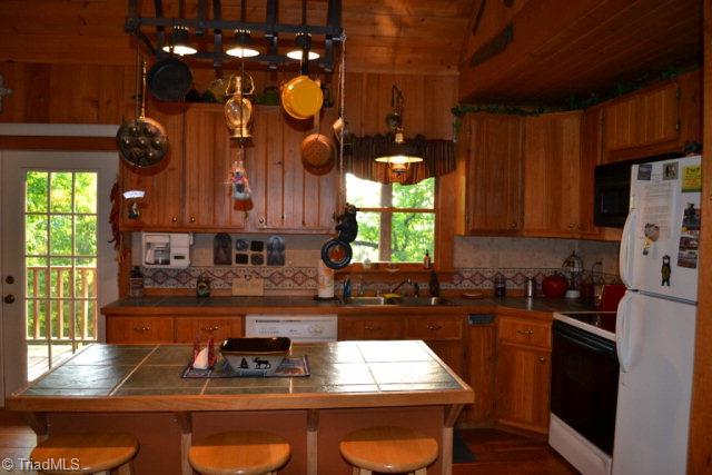 386 Hickory Hollow Road Purlear, NC 28665 - Photo 14 of 28 Kitchen
