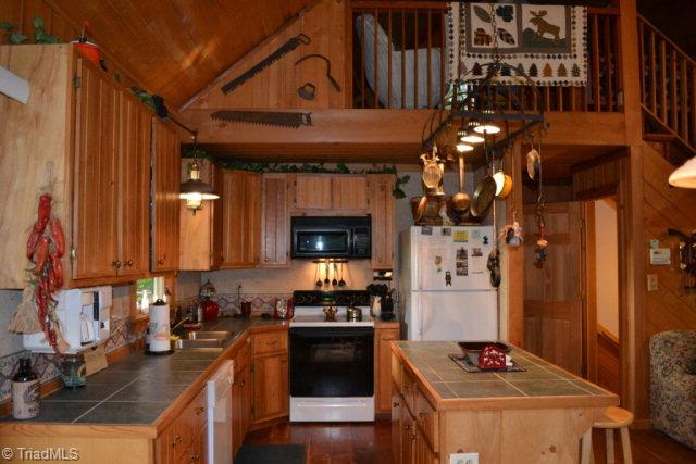 386 Hickory Hollow Road Purlear, NC 28665 - Photo 16 of 28 Kitchen