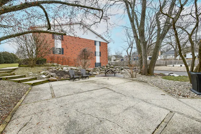 $200,000 | 255 Elmwood Avenue, Unit 205, Lake Geneva, WI 53147