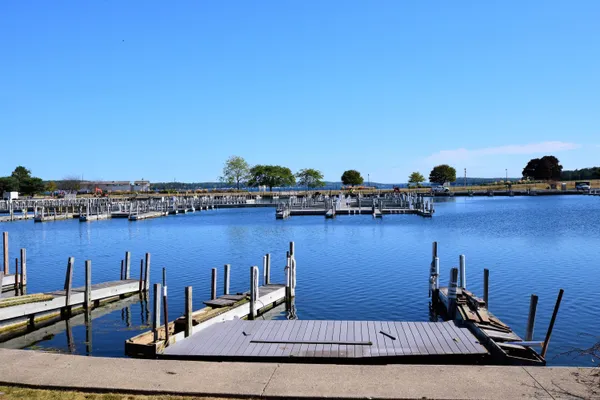 $200,000 | 255 Elmwood Avenue, Unit 205, Lake Geneva, WI 53147