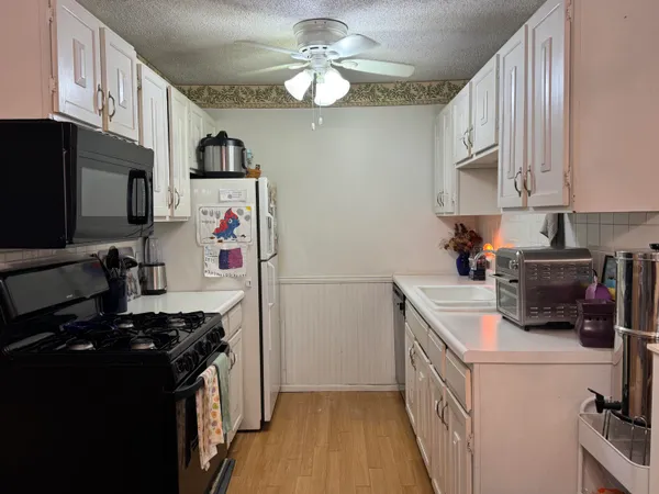 $200,000 | 255 Elmwood Avenue, Unit 205, Lake Geneva, WI 53147