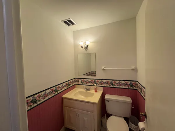 $200,000 | 255 Elmwood Avenue, Unit 205, Lake Geneva, WI 53147