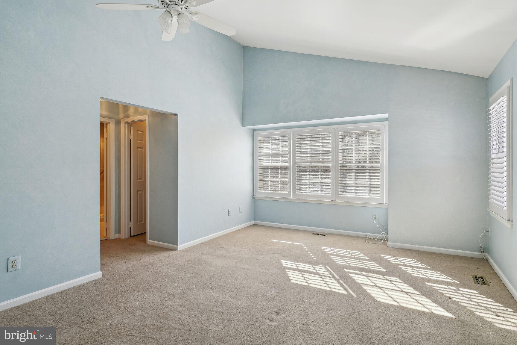 8300 Rising Ridge Way Bethesda, MD 20817 - Photo 15 of 28 Primary Bedroom Suite