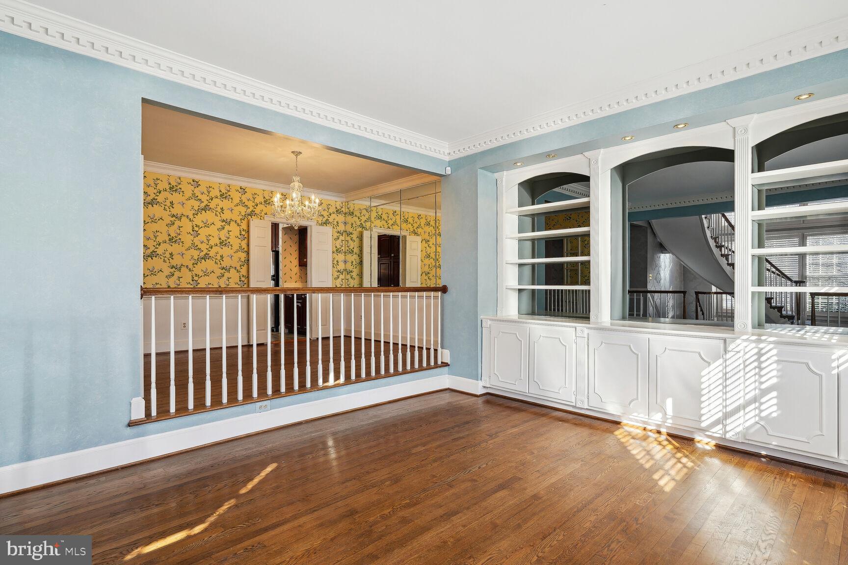 8300 Rising Ridge Way Bethesda, MD 20817 - Photo 6 of 28 Living Room