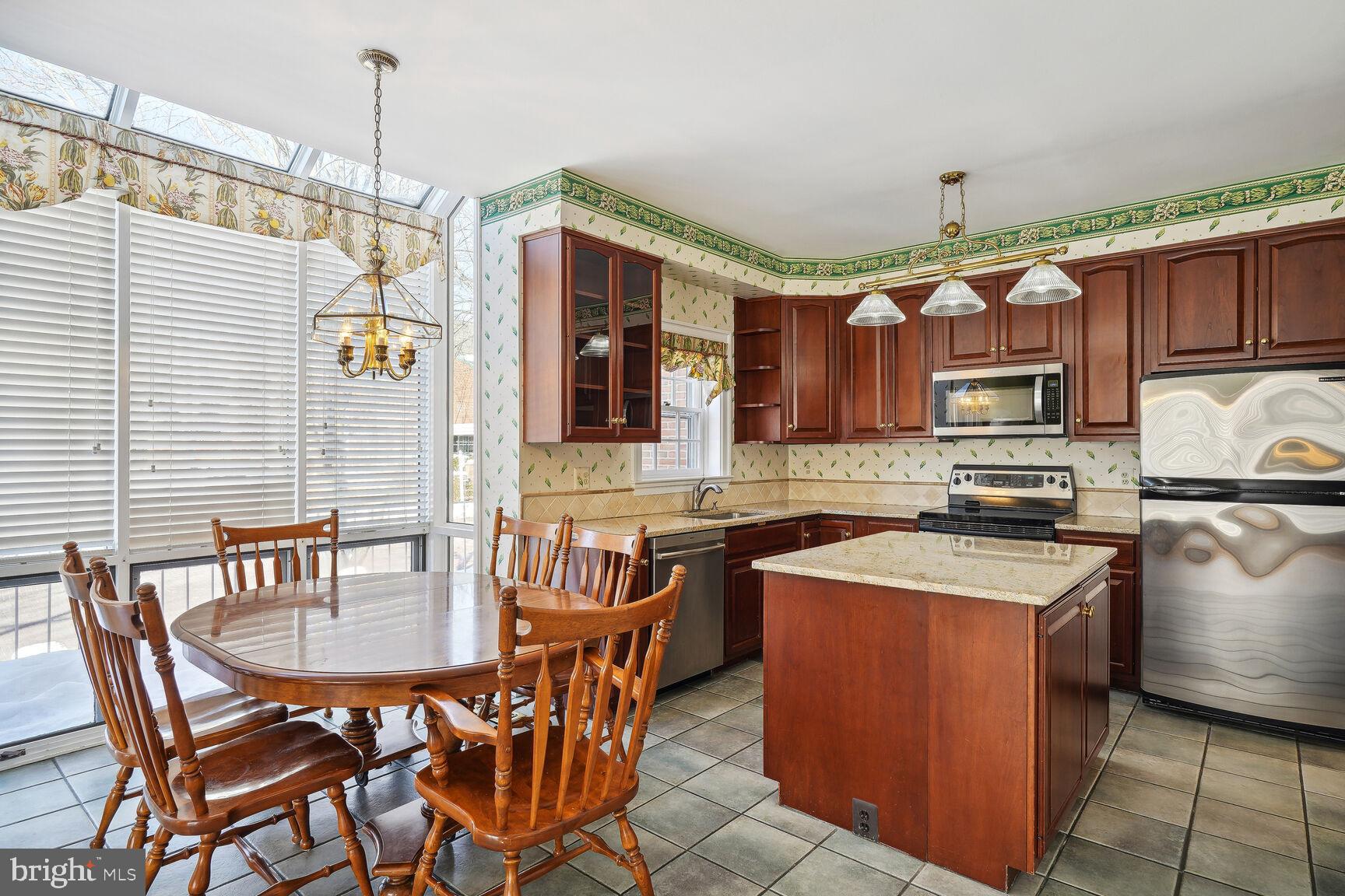 8300 Rising Ridge Way Bethesda, MD 20817 - Photo 9 of 28 Kitchen with Breakfast Area