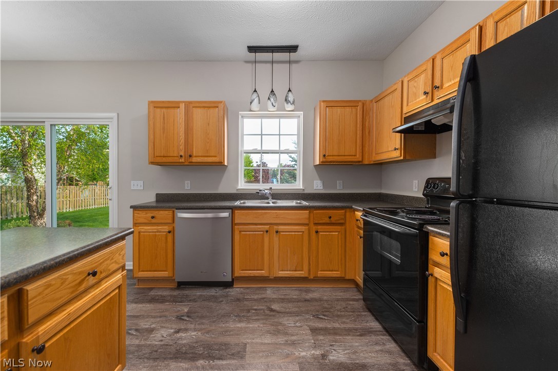 157 Stone Ridge Way Berea, OH 44017 - Photo 23 of 50 Eat-In Kitchen