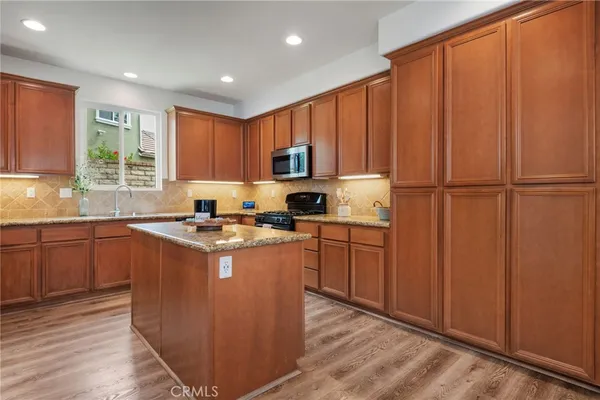 $900,000 | 27563 North Weeping Willow Drive, Valencia, CA 91354