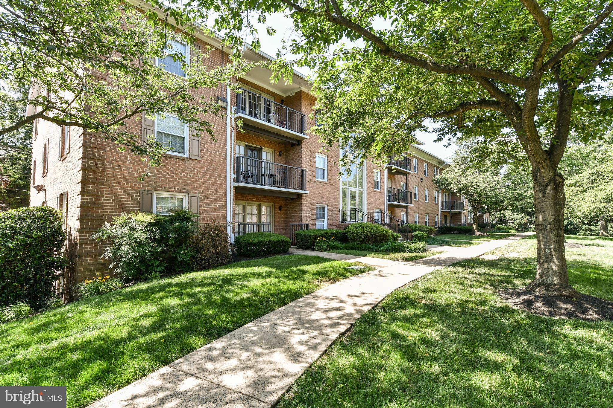 3336 Spring Lane, Unit A44 Falls Church, VA 22041 - Photo 32 of 41 Community courtyard