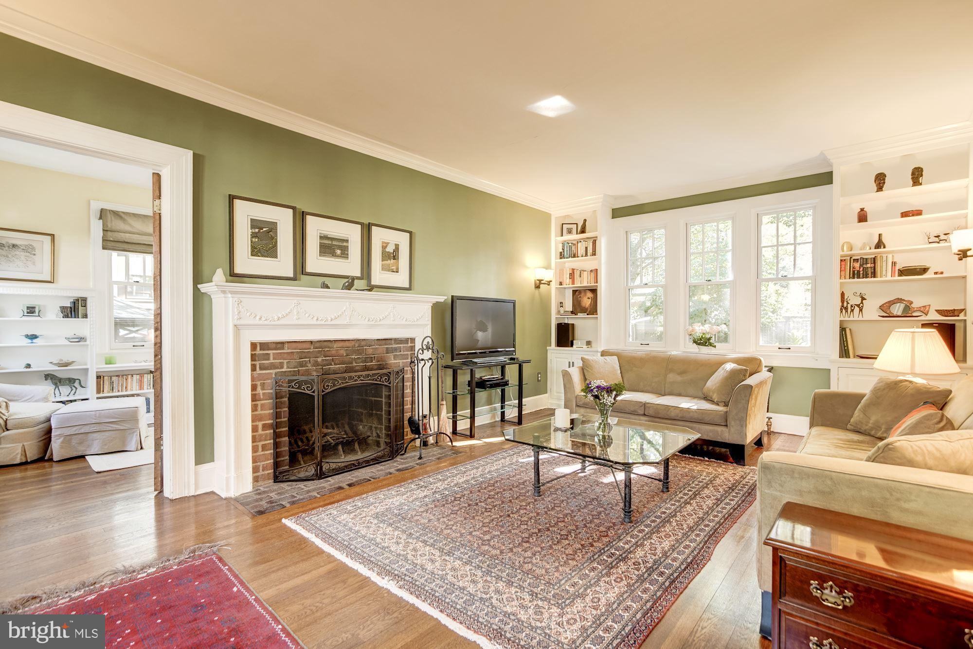 2840 Chesapeake Street Northwest Washington, DC 20008 - Photo 3 of 39 Spacious living room