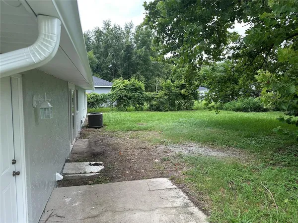 a view of a pathway with a house