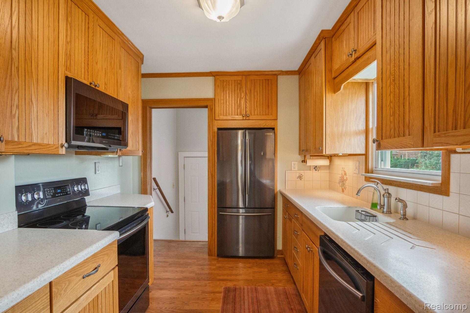 419 Elizabeth Lake Road Pontiac, MI 48341 - Photo 8 of 17 Gallery Image 8