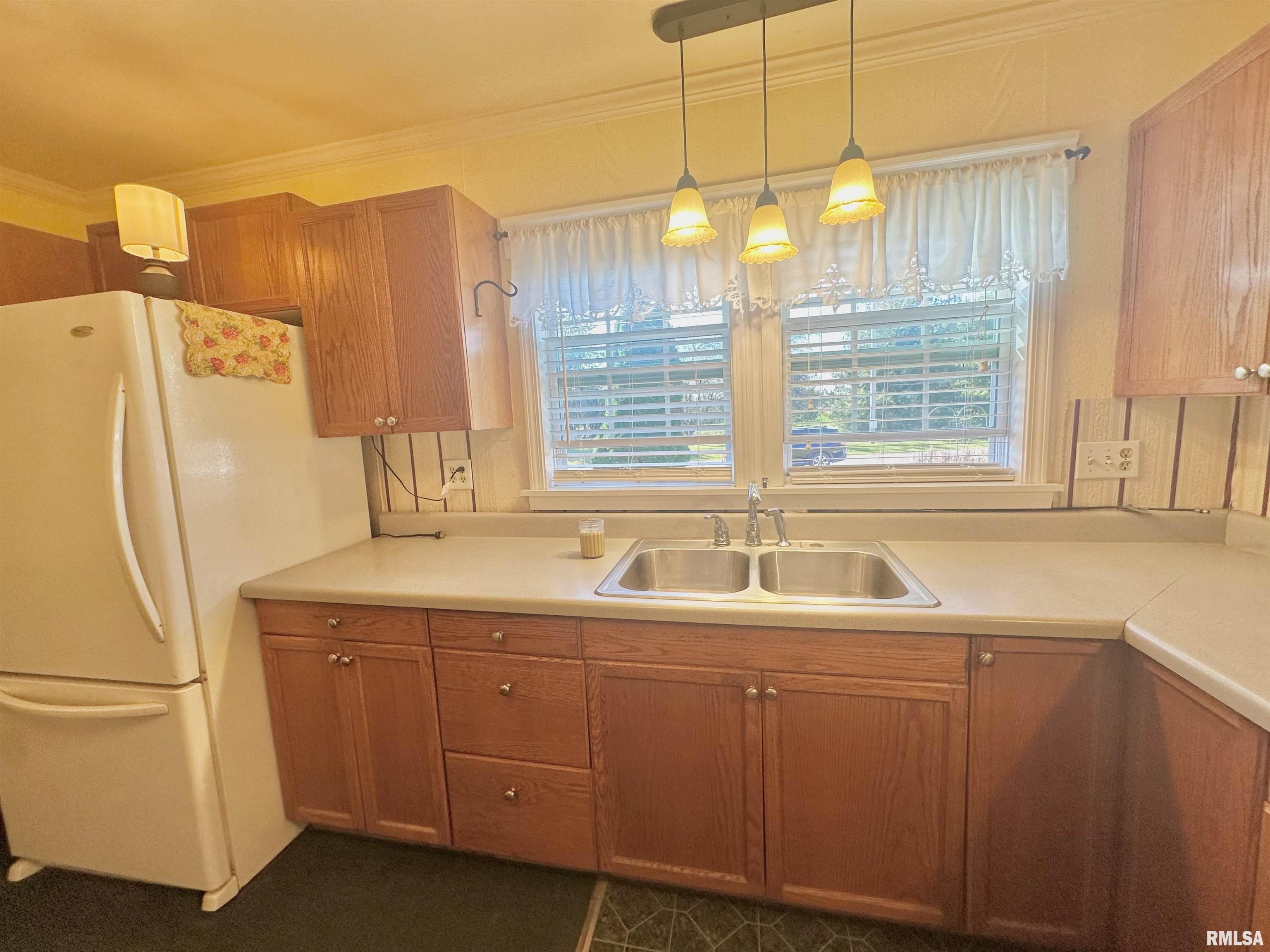 103 West Sanitary Road Abingdon, IL 61410 - Photo 5 of 18 Gallery Image 5