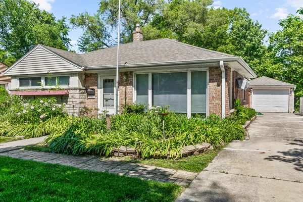 $2,500 | 17561 Hillside Avenue, Homewood, IL 60430