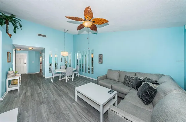 $1,995 | 6077 Bahia Del Mar Boulevard South, Unit 224, St. Petersburg, FL 33715