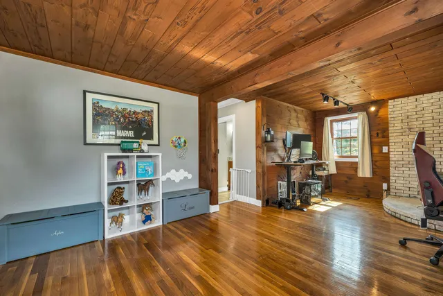 $689,900 | 4 Washington Street, Hudson, NH 03051