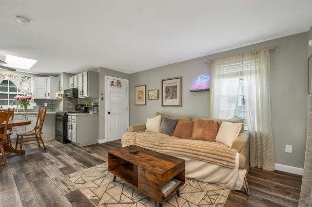 $689,900 | 4 Washington Street, Hudson, NH 03051