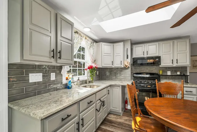 $689,900 | 4 Washington Street, Hudson, NH 03051