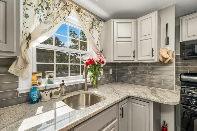 $689,900 | 4 Washington Street, Hudson, NH 03051