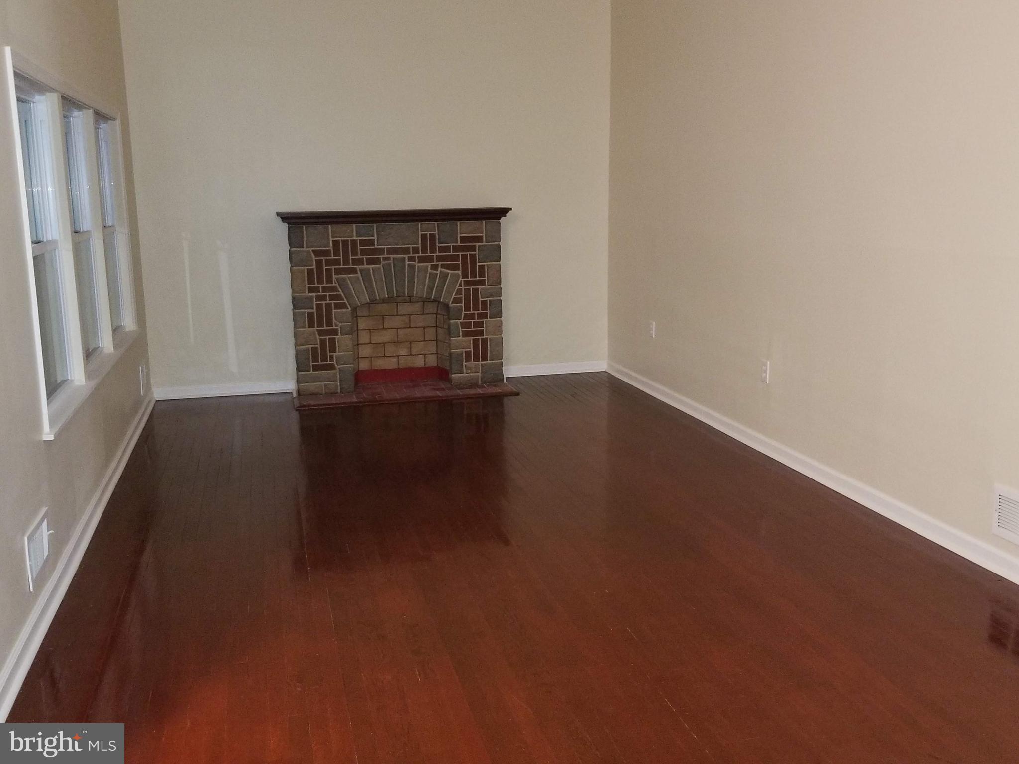 7003 Paris Road Baltimore, MD 21207 - Photo 1 of 10 Living room