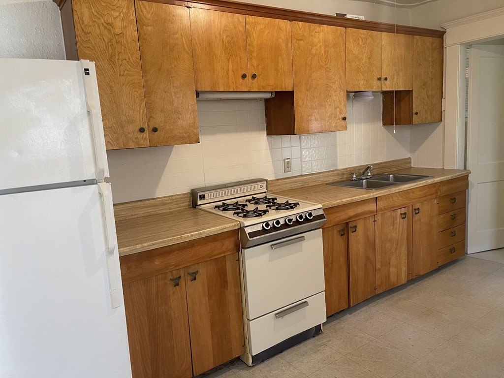 41 Suffolk Street Springfield, MA 01109 - Photo 8 of 28 Gallery Image 8