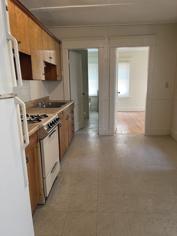 41 Suffolk Street Springfield, MA 01109 - Photo 9 of 28 Gallery Image 9