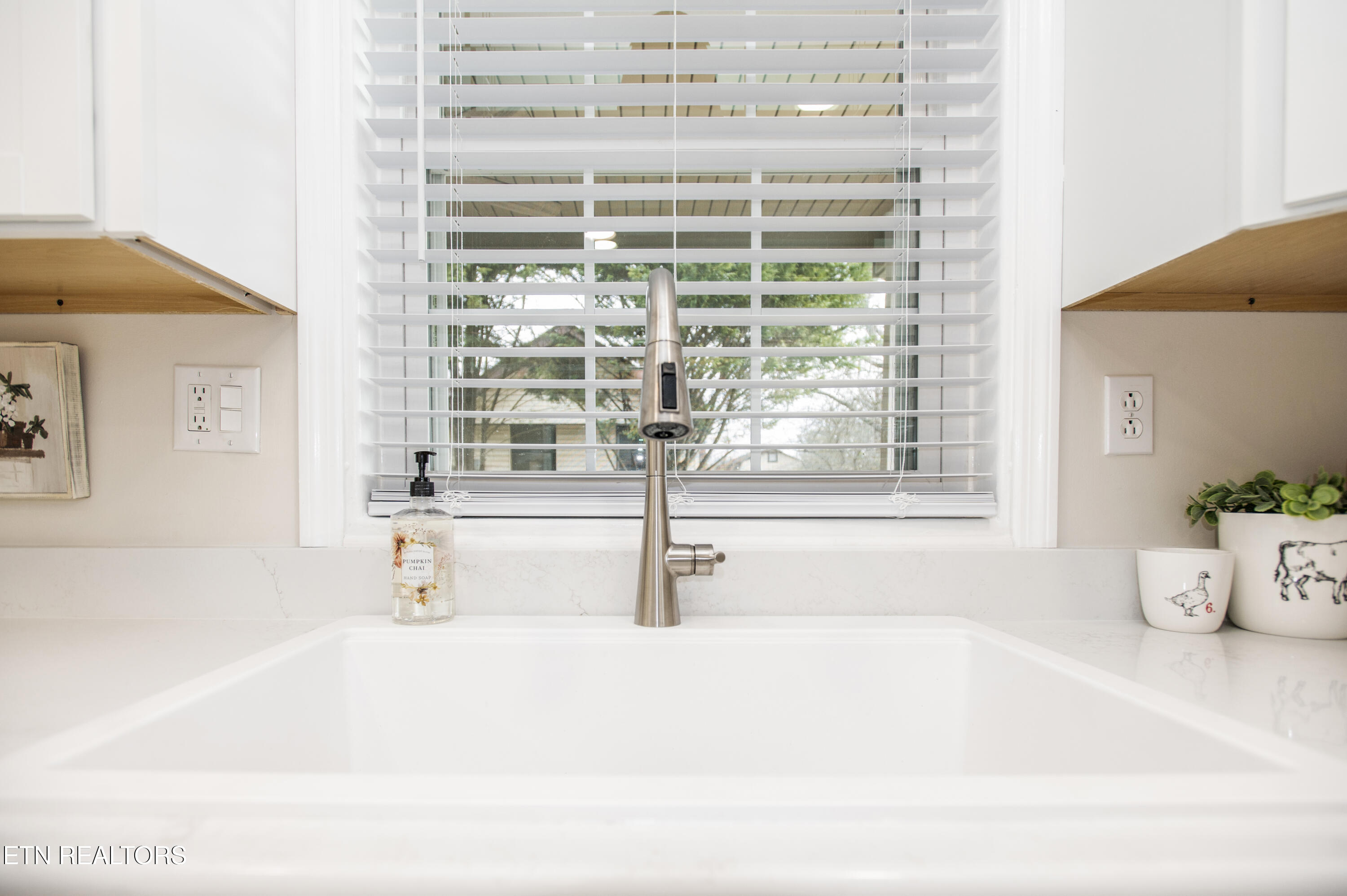 132 Pembroke Road Oak Ridge, TN 37830 - Photo 18 of 34 New kitchen
