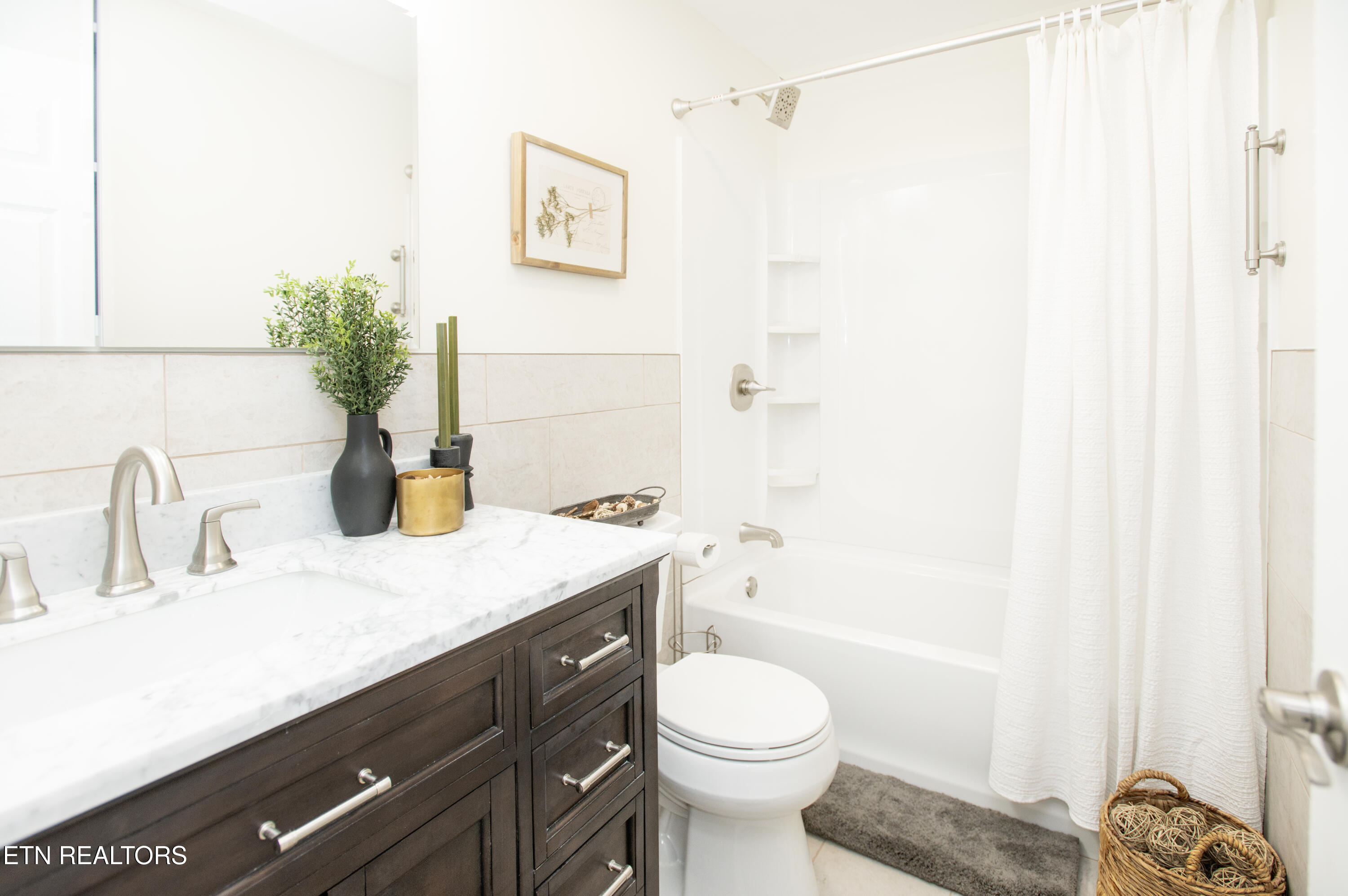 132 Pembroke Road Oak Ridge, TN 37830 - Photo 31 of 34 Luxury bathroom