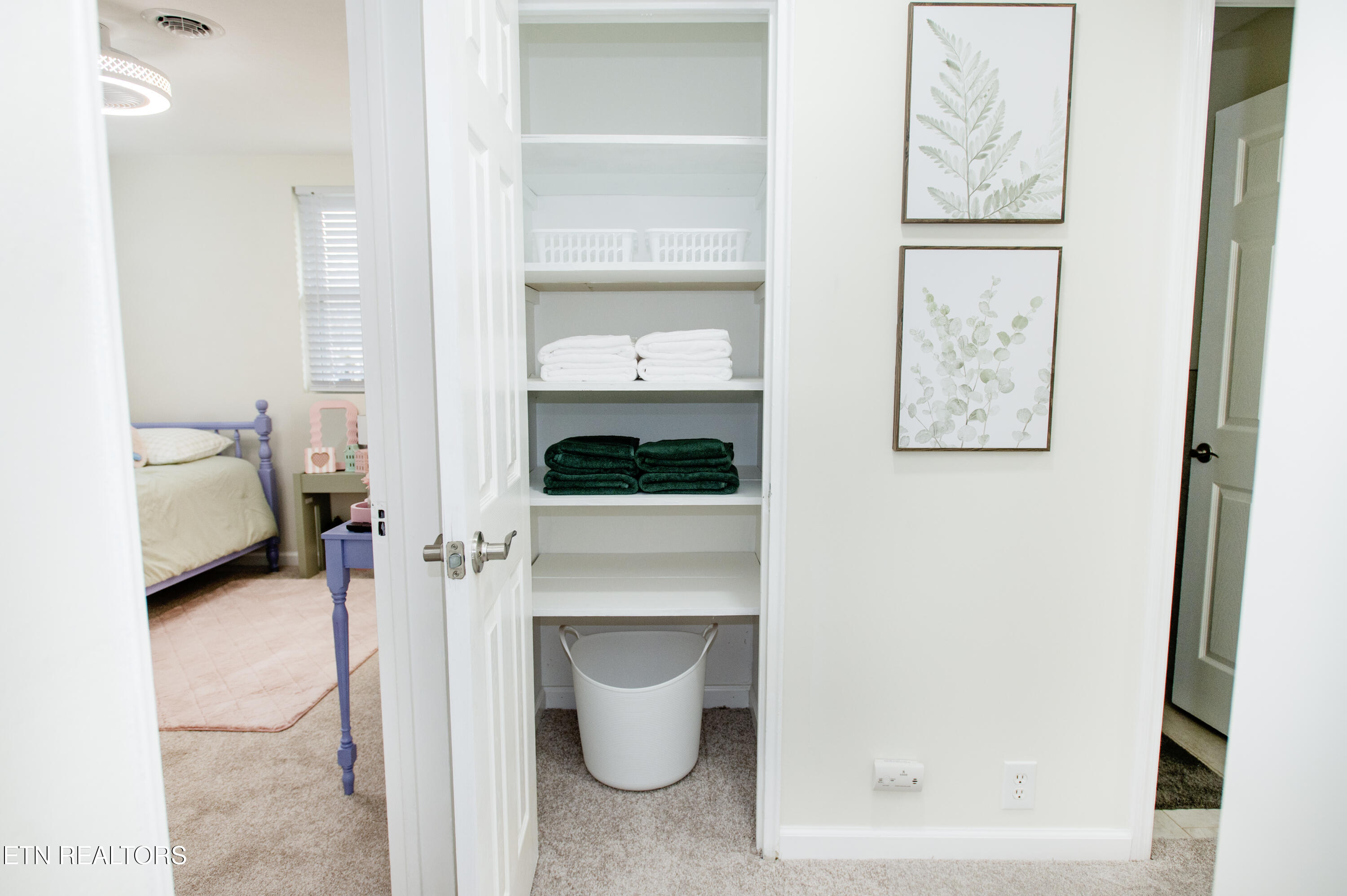 132 Pembroke Road Oak Ridge, TN 37830 - Photo 32 of 34 Hall closet