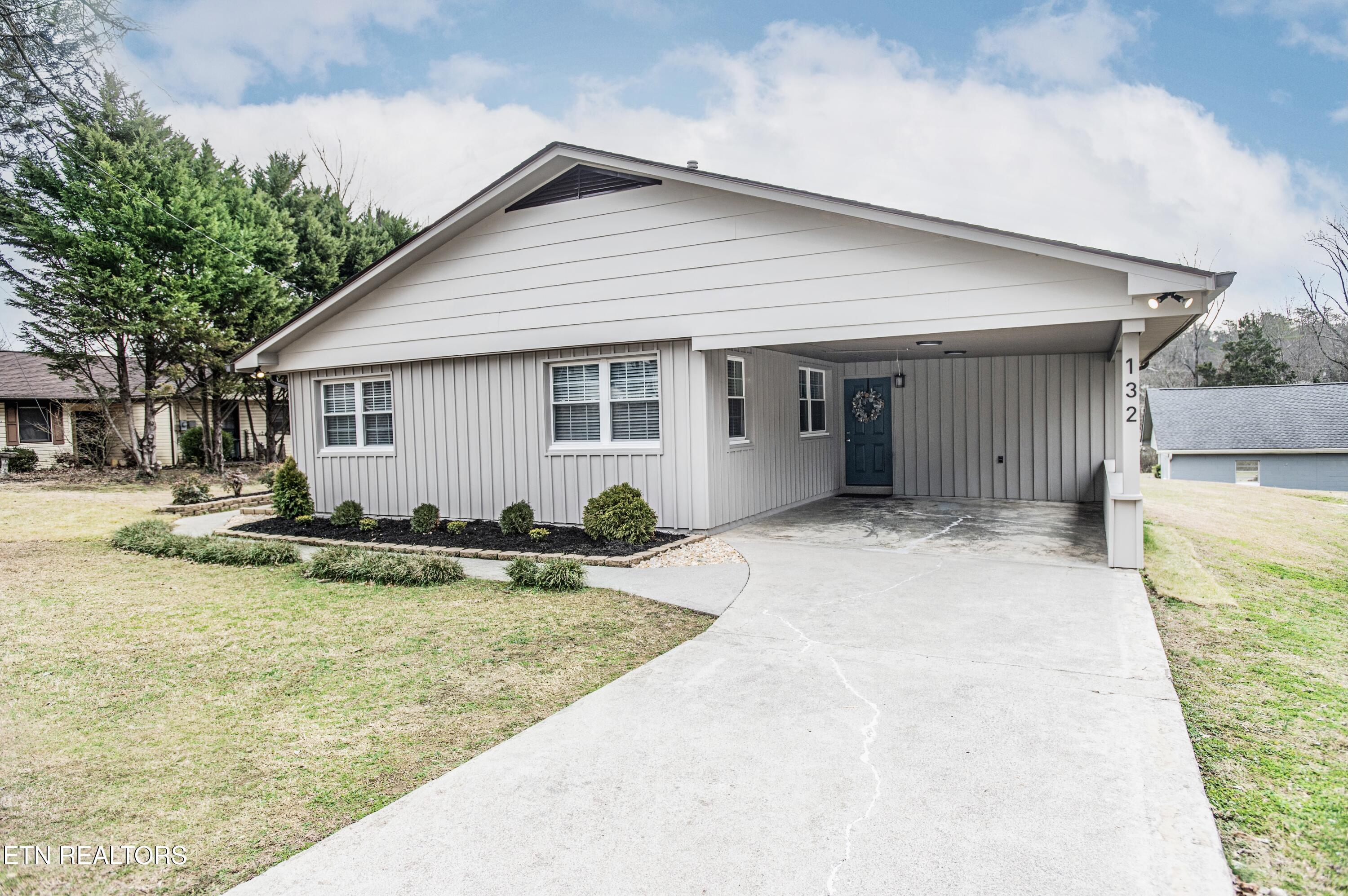 132 Pembroke Road Oak Ridge, TN 37830 - Photo 4 of 34 Carport
