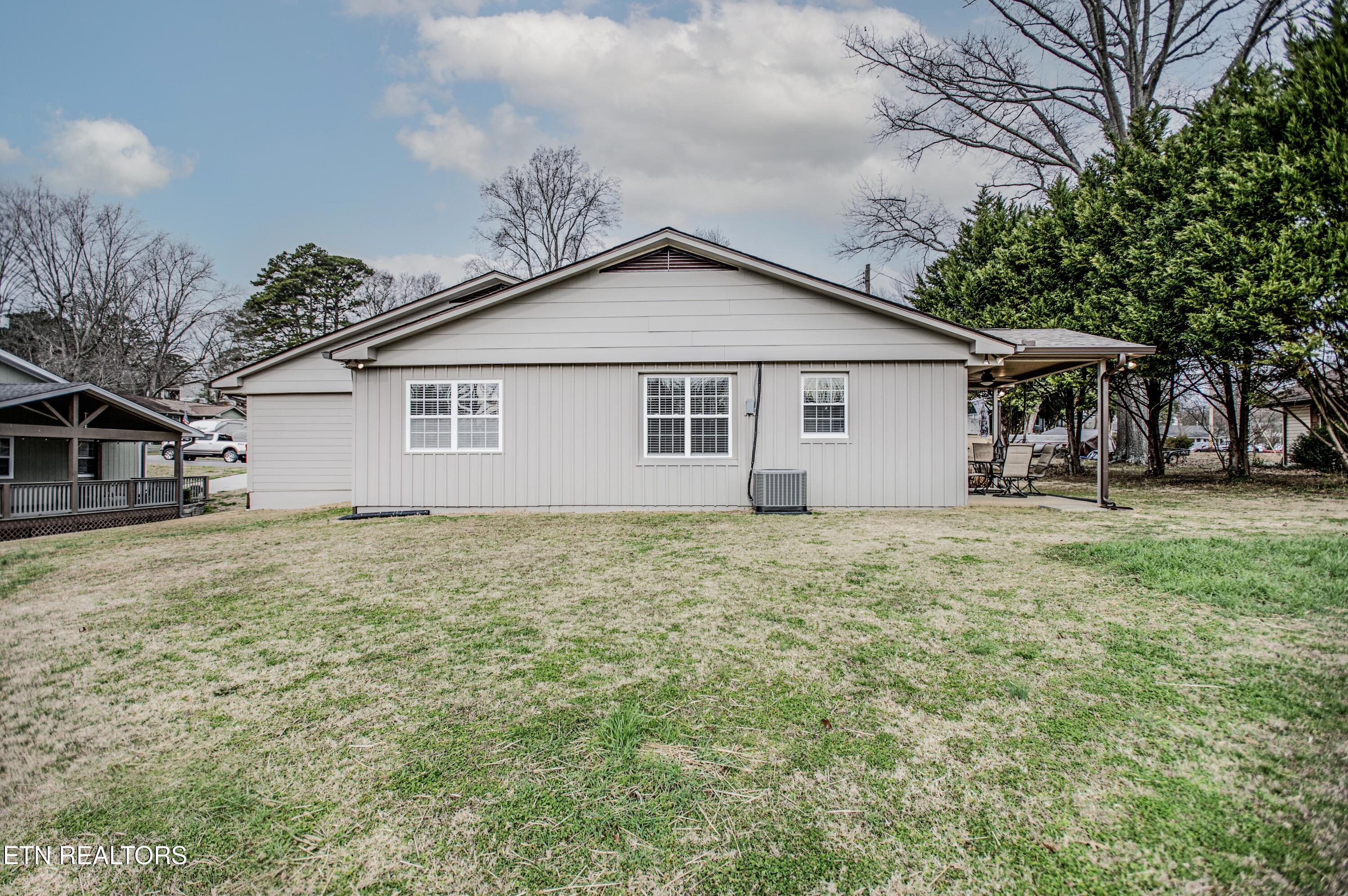 132 Pembroke Road Oak Ridge, TN 37830 - Photo 5 of 34 Rear view