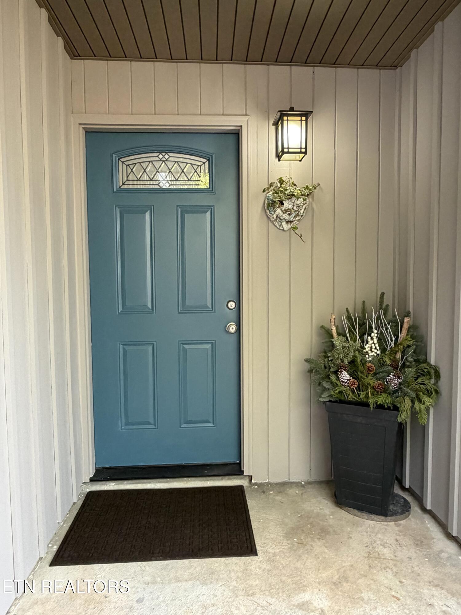 132 Pembroke Road Oak Ridge, TN 37830 - Photo 6 of 34 Covered front porch & new door