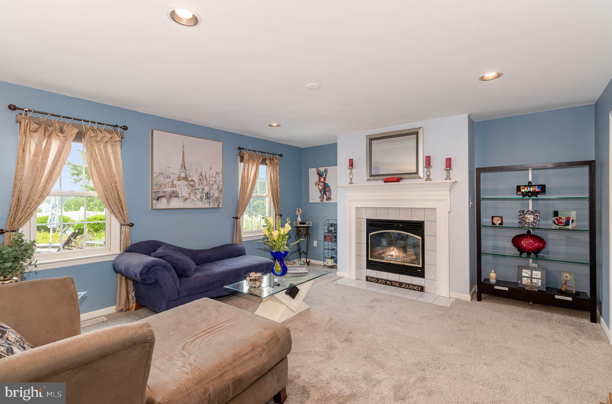 7070 Beaver Spring Road Harrisburg, PA 17111 - Photo 11 of 30 Family room