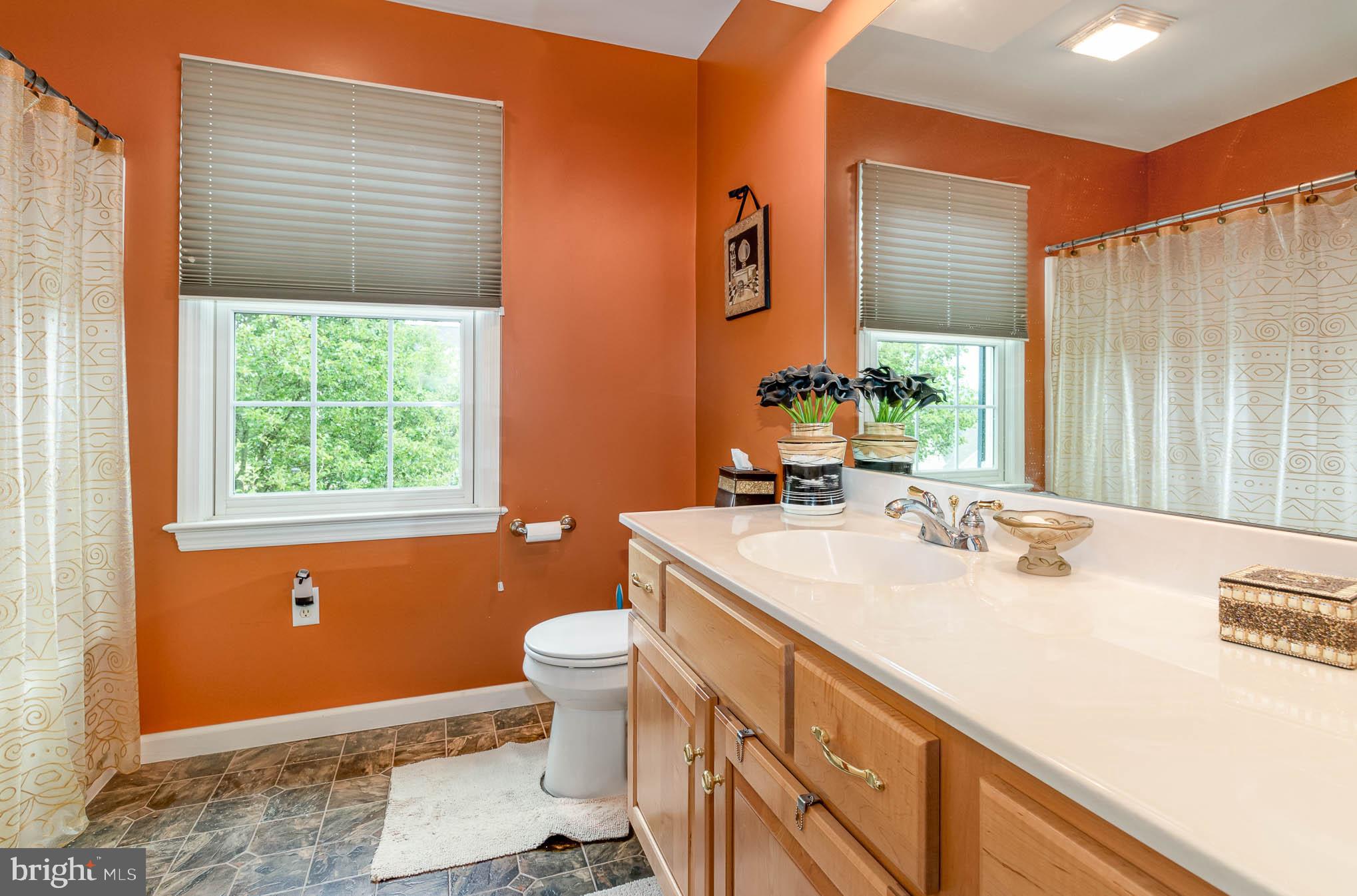 7070 Beaver Spring Road Harrisburg, PA 17111 - Photo 20 of 30 2nd floor full bath