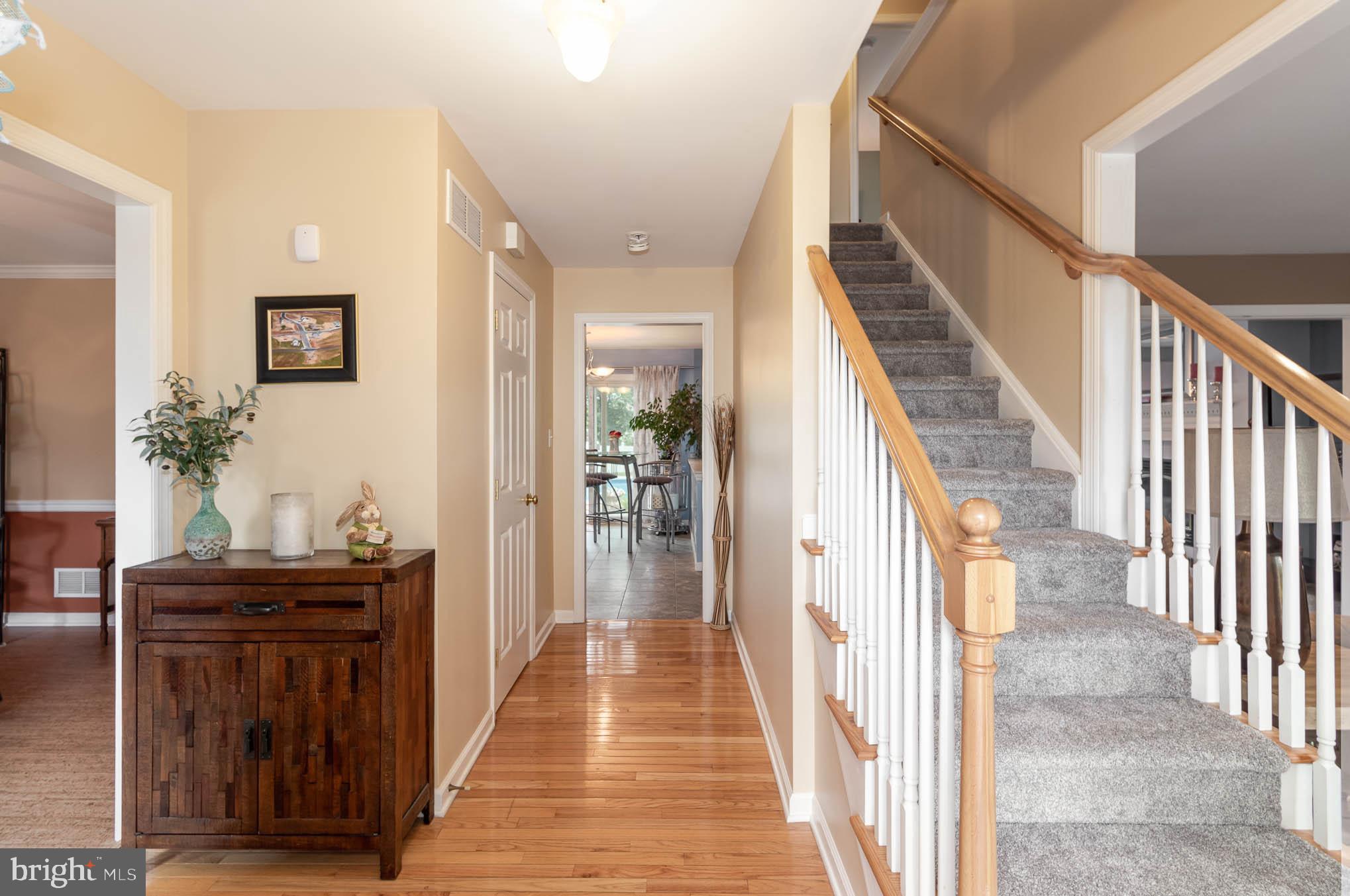 7070 Beaver Spring Road Harrisburg, PA 17111 - Photo 5 of 30 Foyer