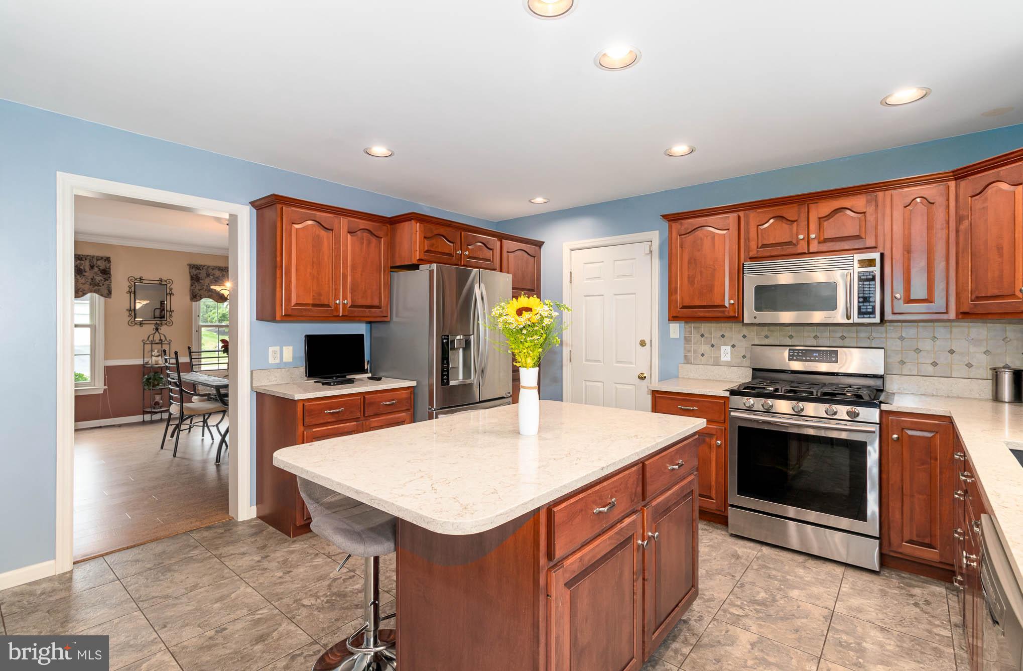 7070 Beaver Spring Road Harrisburg, PA 17111 - Photo 8 of 30 Kitchen