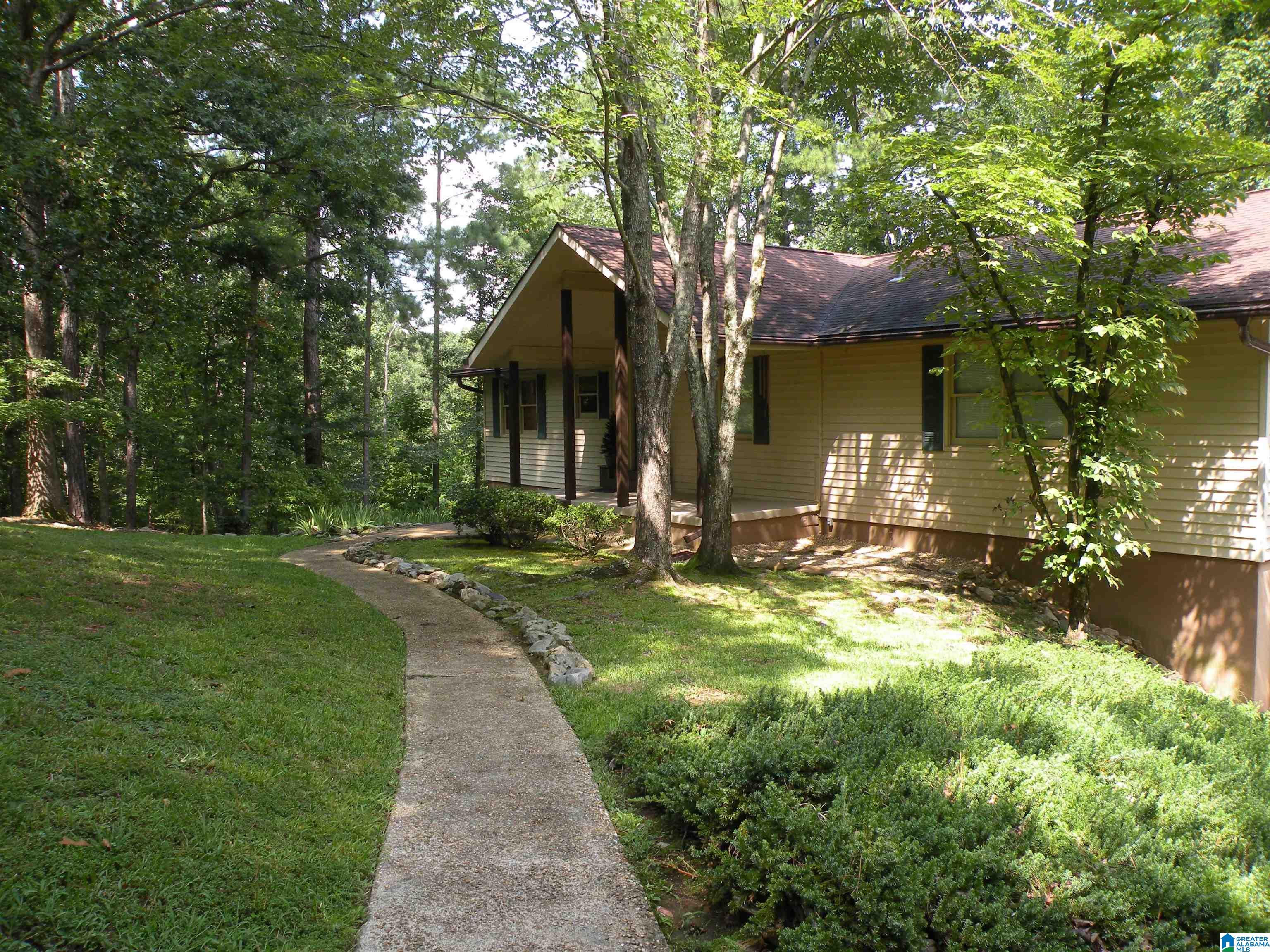 1404 Stonehill Road Sylacauga, AL 35150 - Photo 1 of 36
