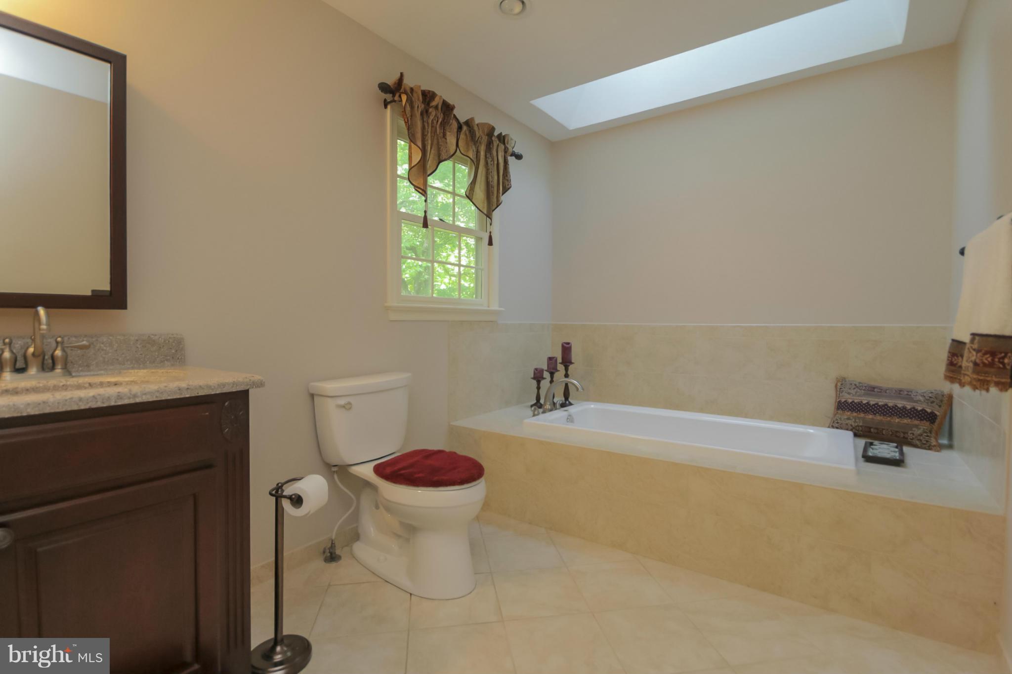 8229 Honeysuckle Road Manassas, VA 20112 - Photo 13 of 29 Bath