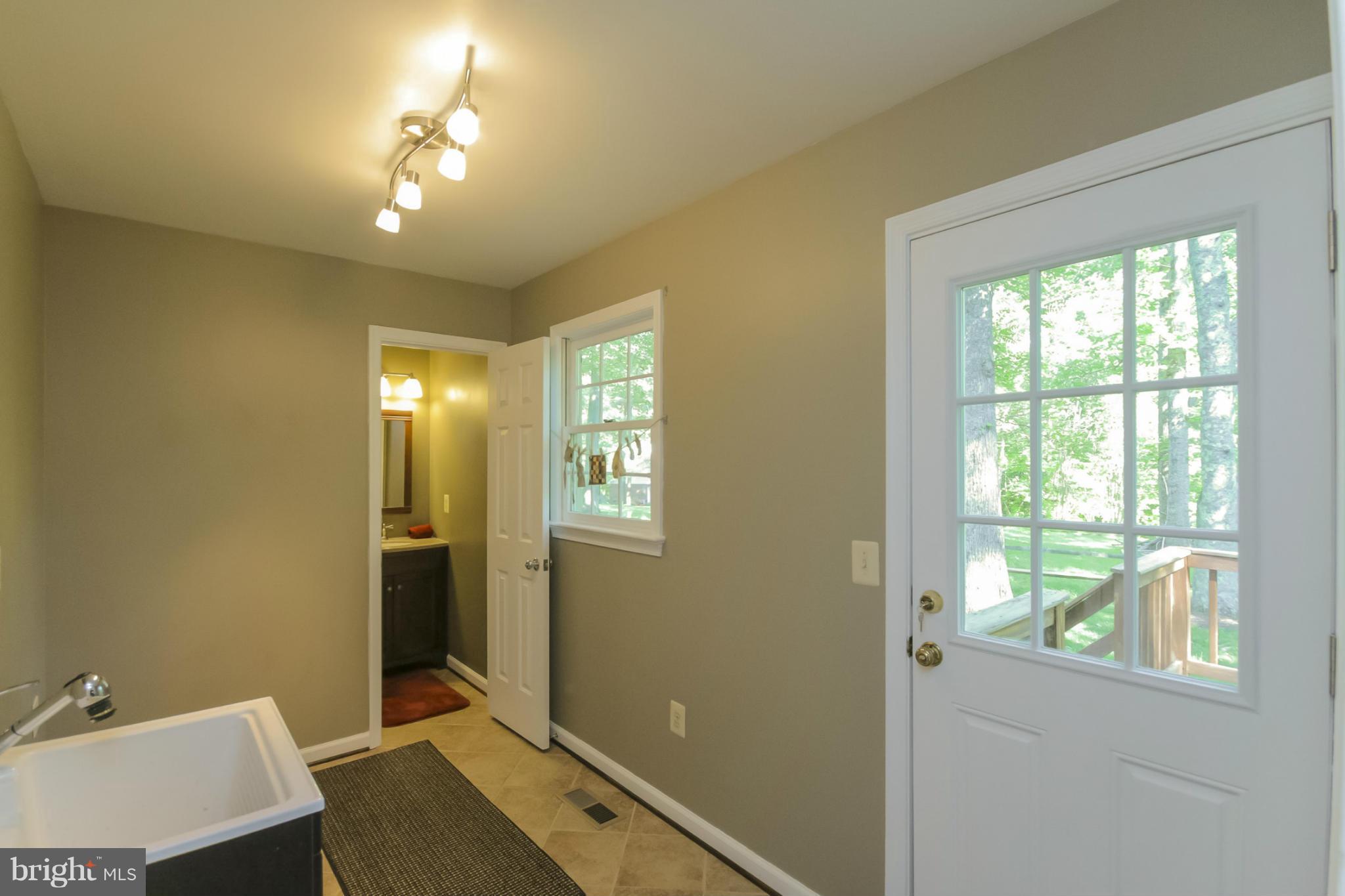 8229 Honeysuckle Road Manassas, VA 20112 - Photo 25 of 29 Interior (General)