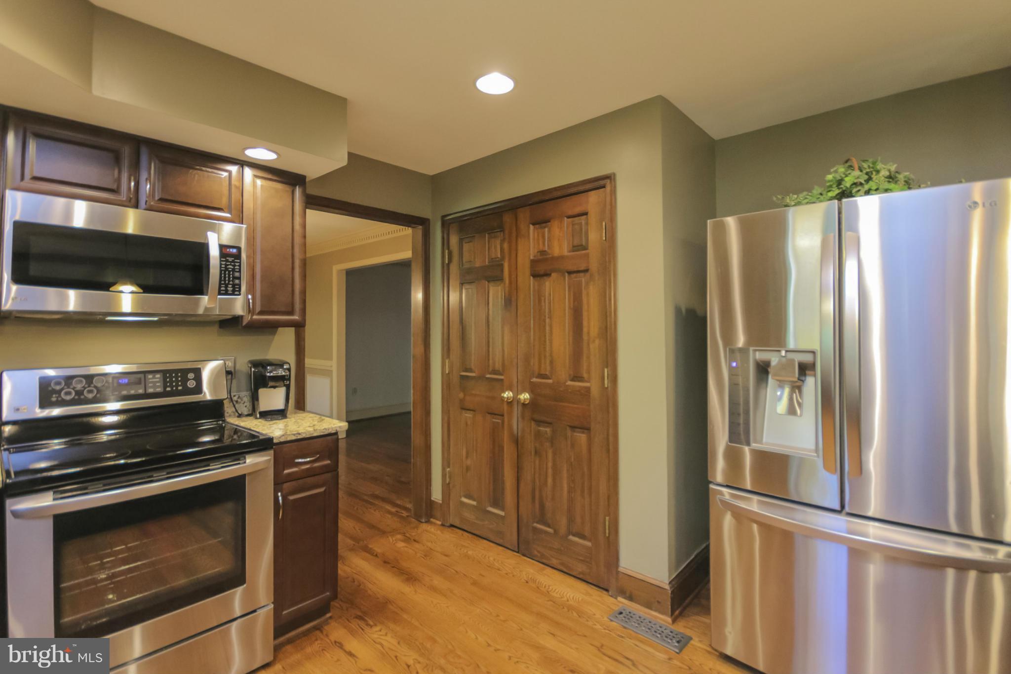 8229 Honeysuckle Road Manassas, VA 20112 - Photo 4 of 29 Kitchen