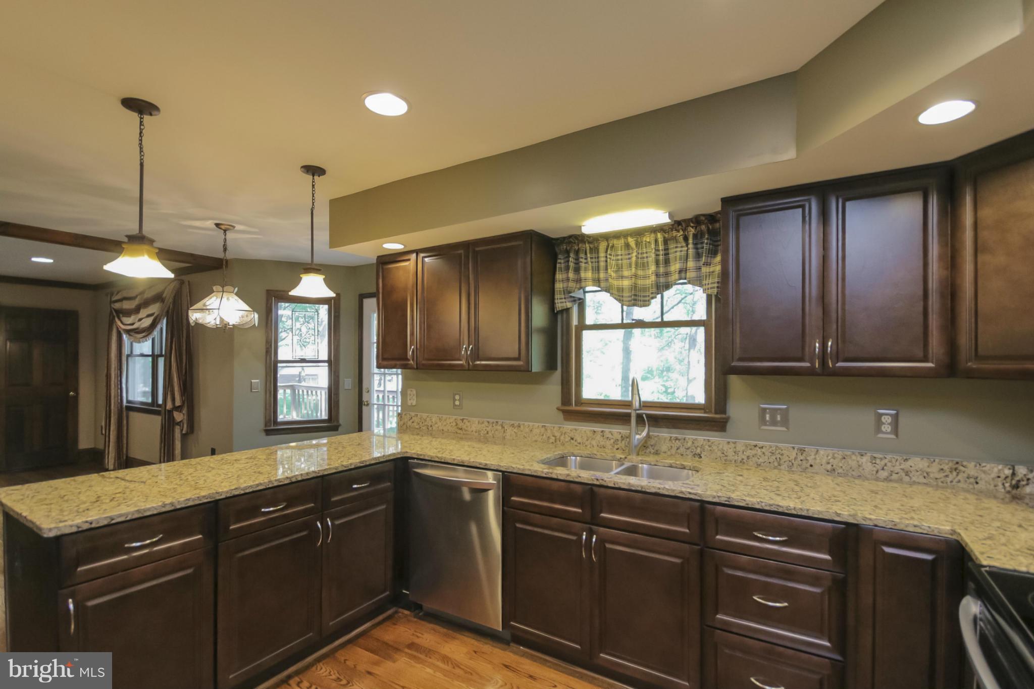 8229 Honeysuckle Road Manassas, VA 20112 - Photo 5 of 29 Kitchen