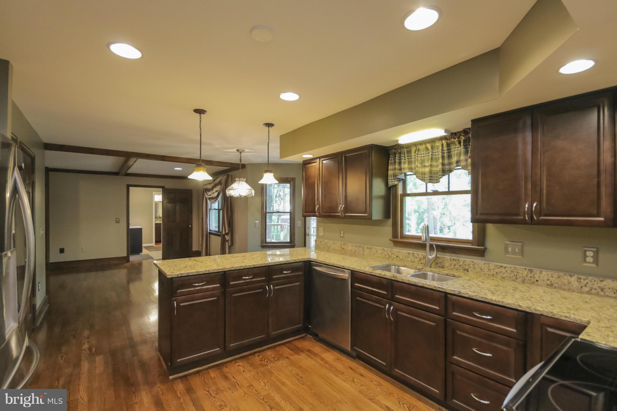 8229 Honeysuckle Road Manassas, VA 20112 - Photo 6 of 29 Kitchen