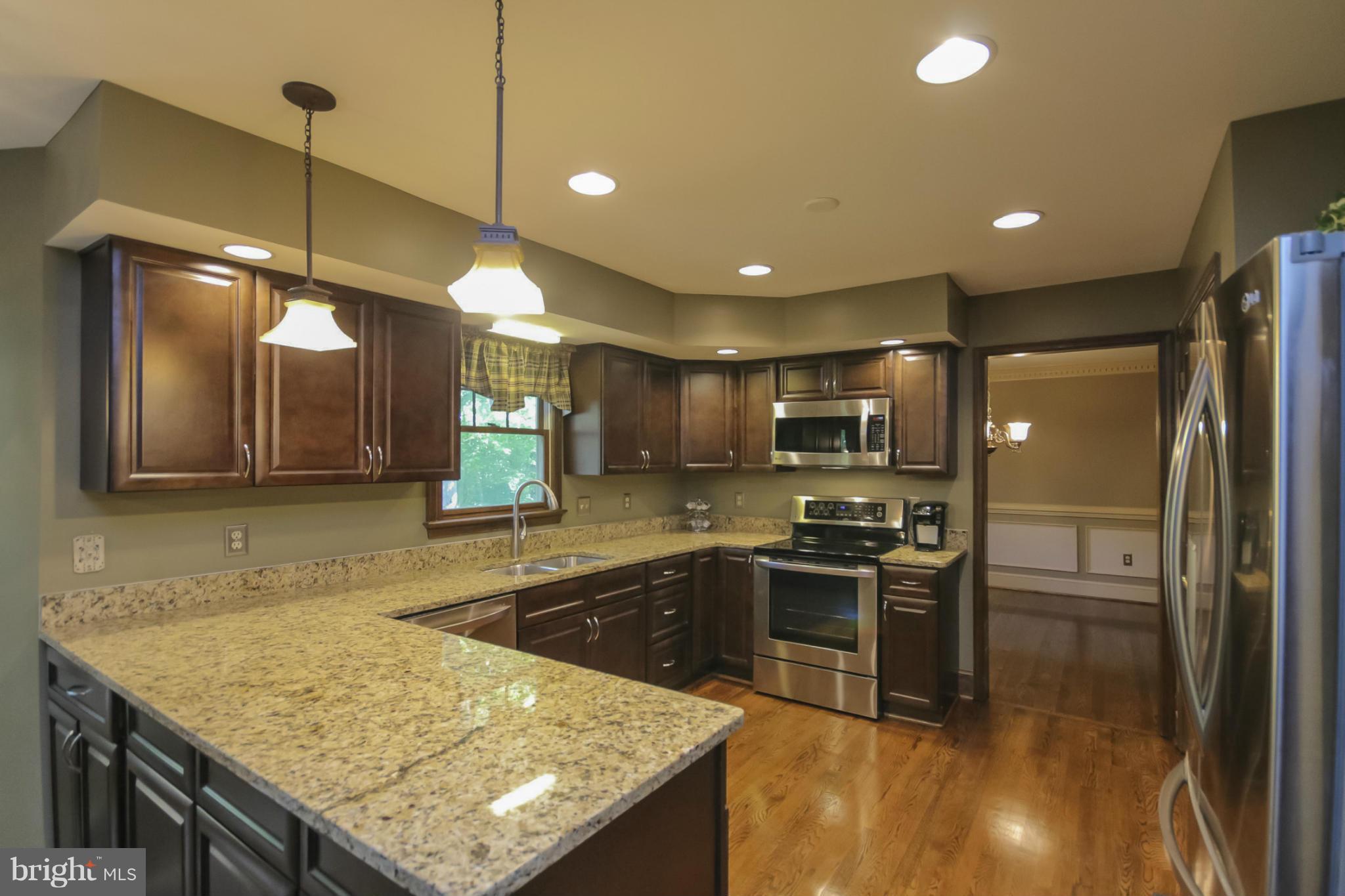 8229 Honeysuckle Road Manassas, VA 20112 - Photo 7 of 29 Kitchen